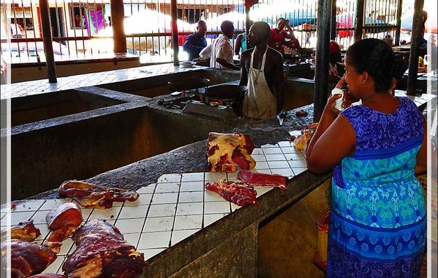 Marché de Hellville : le coin de la viande - Nosy Be - Madagascar
