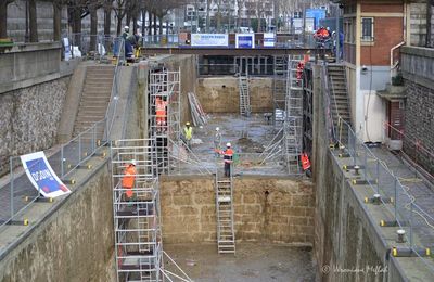 Canal Saint-Martin : L'écluse Jaurès ou l'écluse de la Place de la Bataille de Stalingrad