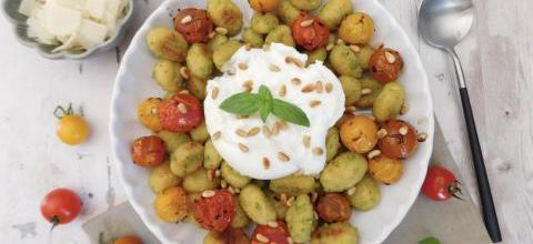 Gnocchis pesto, tomates rôties et burrata 