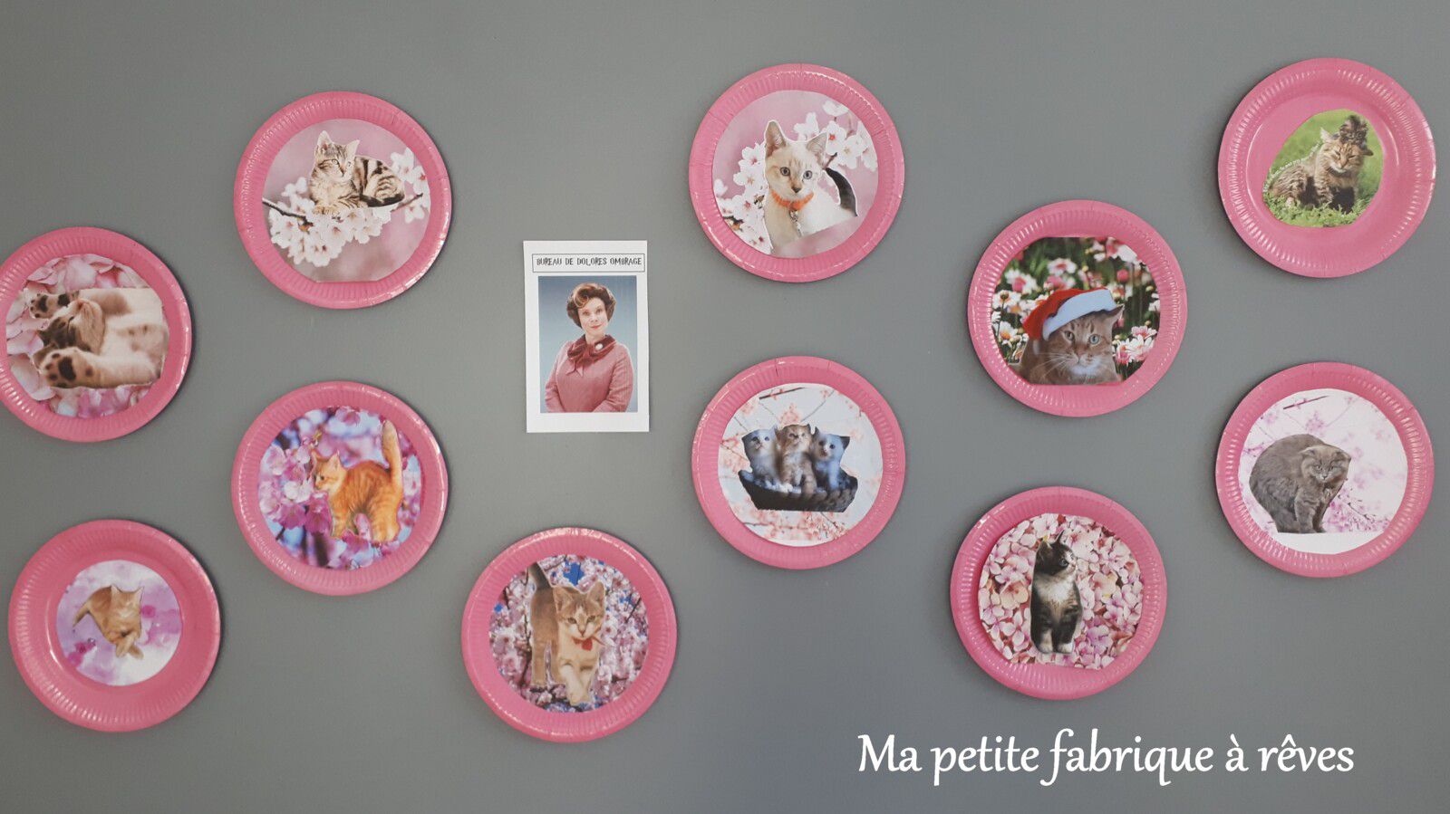 Décoration anniversaire gratuit Harry Potter bureau de Dolorès Ombrage grimoire gazette baguette potion 