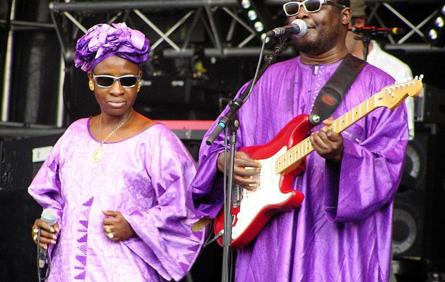 AMADOU et MARIAM CE DUO MUSICAL MALIEN  S/ QUELQUES CHANSONS EN HOMMAGE