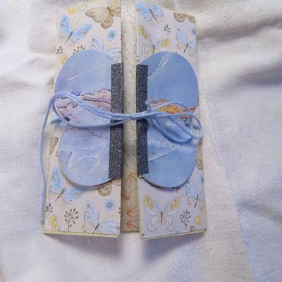 Pochette surprise papillon .