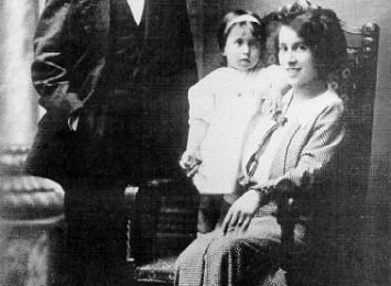 Jean & Esther Rolin, avec leur fille, Dominique