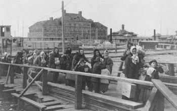Ouverture du camp d'immigrants d'Ellis Island