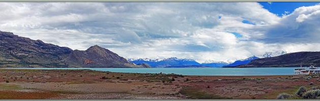 C'est l'heure de quitter l'Estancia Cristina avec le catamaran qui nous attend, amarré au ponton sur le Lago Argentino - Patagonie - Argentine