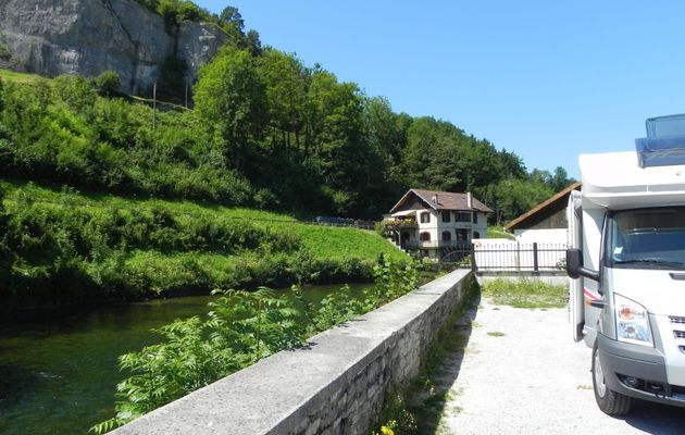 Ornans sur les bord de la Loue