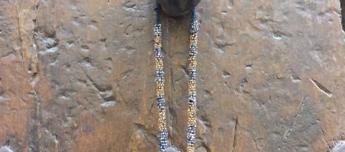 Collier en verre et perles de rocaille