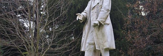 Jardin des Plantes de Paris : Statue de Michel-Eugène Chevreul (1786-1889)