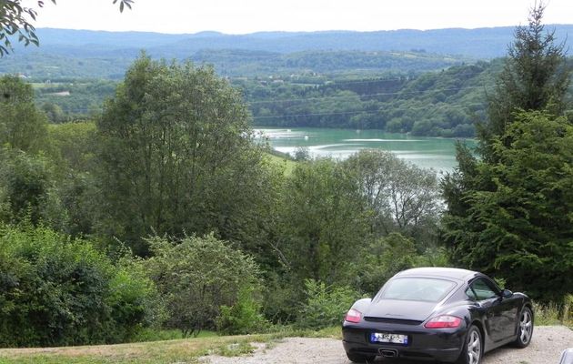 Le lac de Vouglans dans le Jura