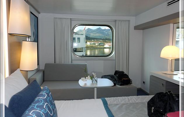 Nous prenons possession de notre cabine, avec, pour le moment, point de vue sur le port et sur le Mont Olivia - Ushuaïa - Terre de Feu - Argentine