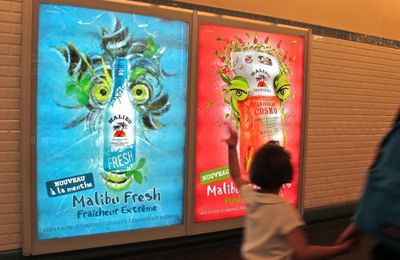 Affiches Malibu à la manière d'Arcimboldo, cocktails dans un packaging renversant
