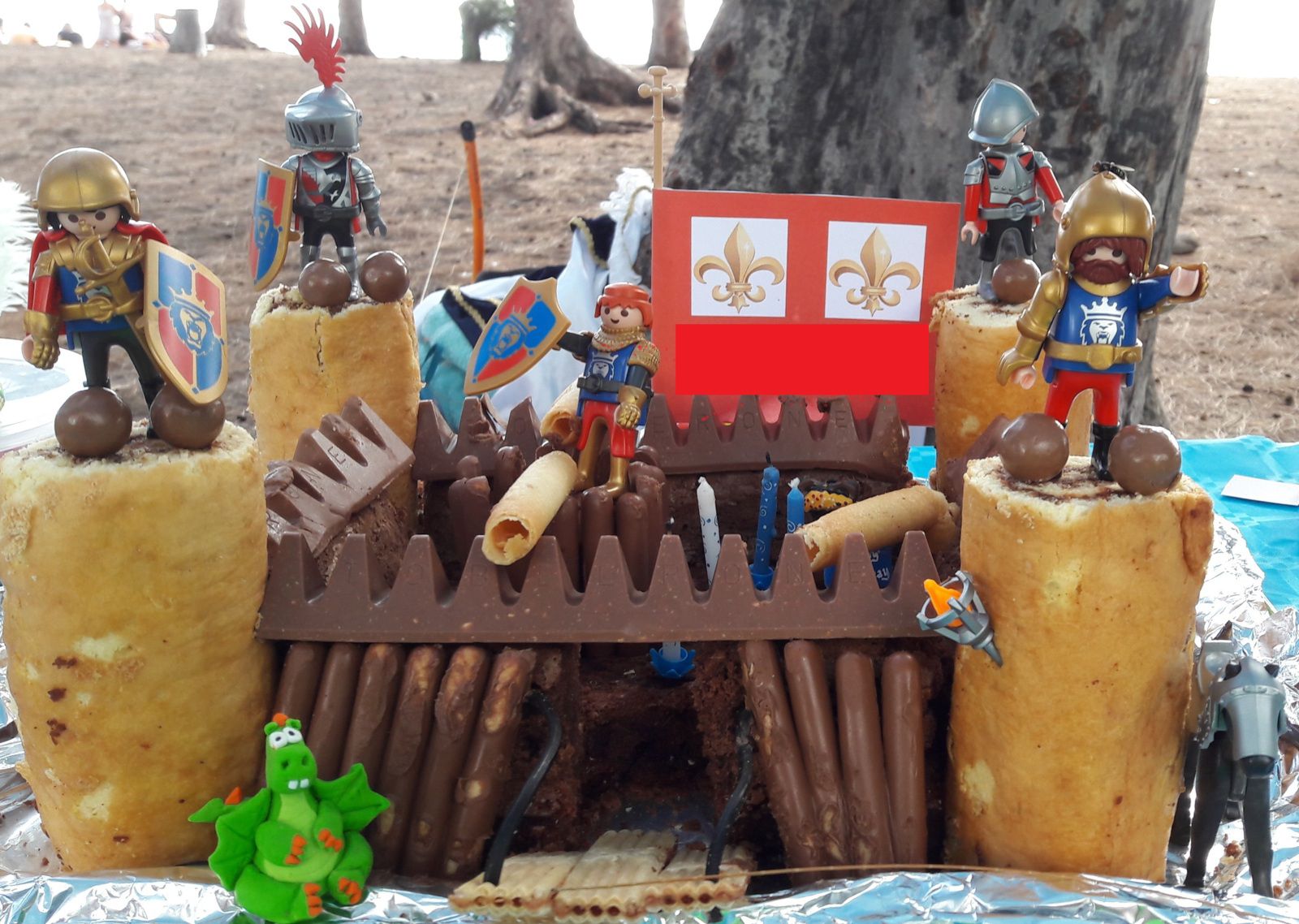 Gâteau d'anniversaire pour goûter chevalier, dragon et princesse
