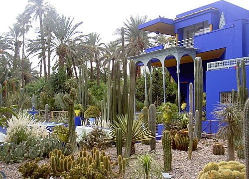 Barbie en robe au crochet ,  modèle Majorelle