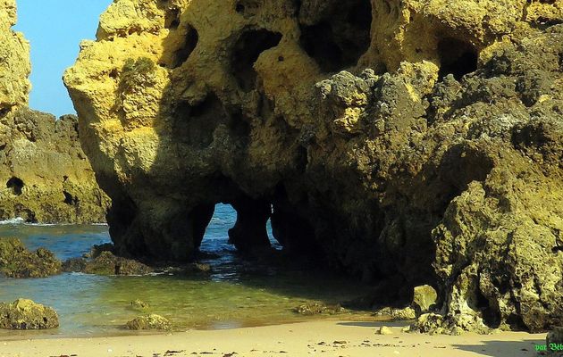 Praia dos Arrifes