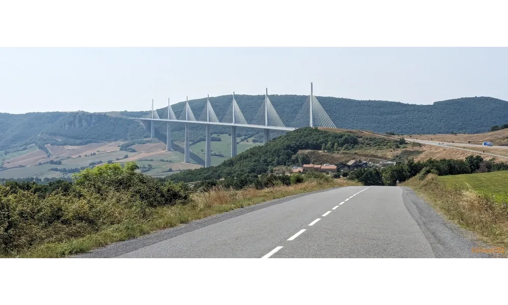 Millau et son pont et ++++  -1