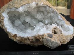 SERGE BARLAN- GELOS, LAROIN, COY (64) Géodes de calcite diamant Site offert au club le Béryl de Tournefeuille en 1989