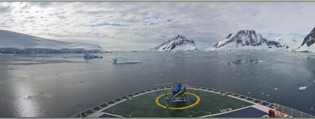 08/03/2022 : l'entrée de la partie très étroite du Chenal Lemaire étant colmatée et impraticable, nous allons contourner Booth Island par sa côte ouest - Péninsule Antarctique
