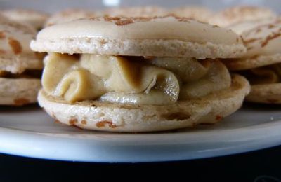 Grands Macarons café et crêpes dentelles...