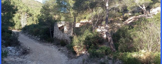 La source des eaux vives et la croix de Saint-Marcel