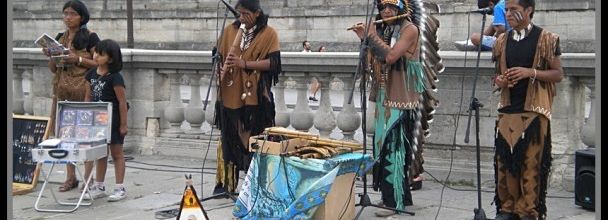 Jardin des Tuileries : Des indiens dans la ville !