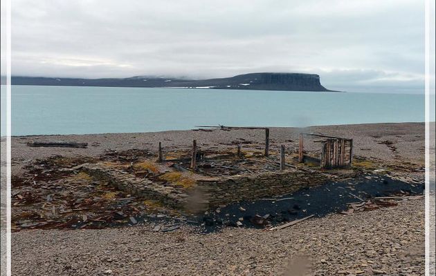 Les monuments commémoratifs de l'expédition Franklin et les vestiges des recherches qui s'en suivirent - Beechey Island - Baffin Bay - Nunavut - Canada