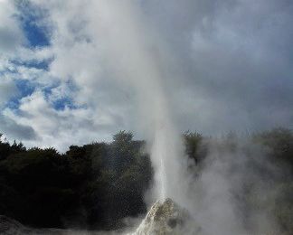 Parc géothermique Wai-O-Tapu et les environs