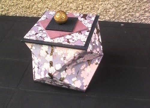 boite biscornue