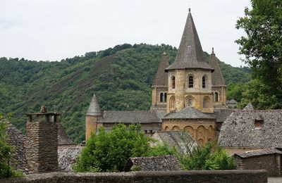 EB - L'église abbatiale Sainte-Foy de Conques (1/2)...