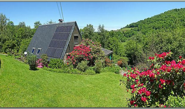 Home sweet home : par grand beau temps et des rhododendrons fleuris - Lartigau - Milhas - 31