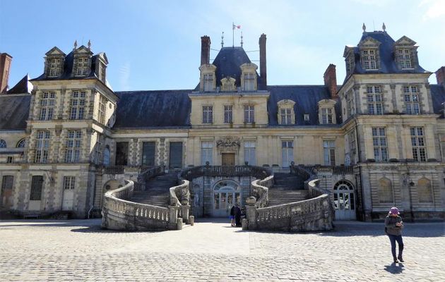 LE  CHATEAU  DE  FONTAINEBLEAU