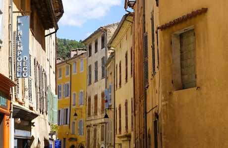 Visiter COTIGNAC dans le Var