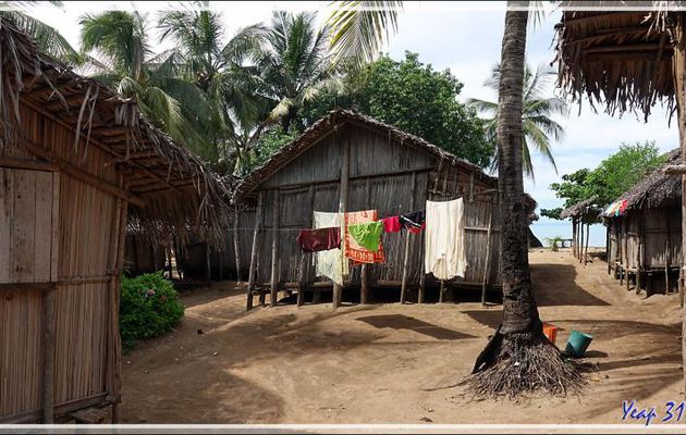 Promenade dans Antanambe (ou Antanabe), le village voisin du Sakatia Lodge - Nosy Sakatia - Madagascar