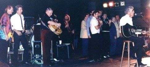 photo CARL PERKINS-SCOTTY MOORE-JAMES BURTON -DJ FONTANA-JORDANAIRES ....