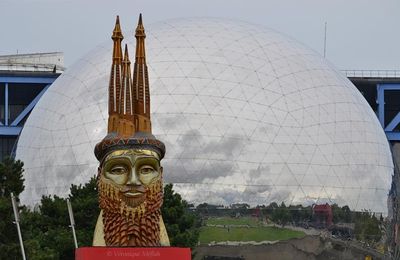 Parc de la Villette, Paris 19ème : Totems du Carnaval de Rio