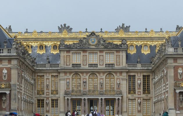VERSAILLES -  Suite...