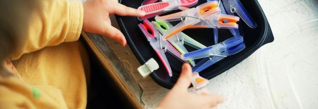 Atelier Montessori : Les pinces à linge
