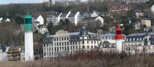 trouville vu depuis deauville