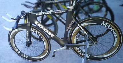 Vélo de poursuite avec 