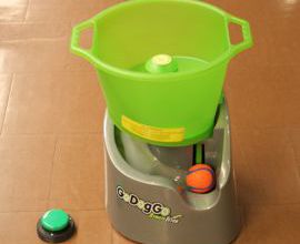 Lanceur de balles pour chien actionné par contacteur