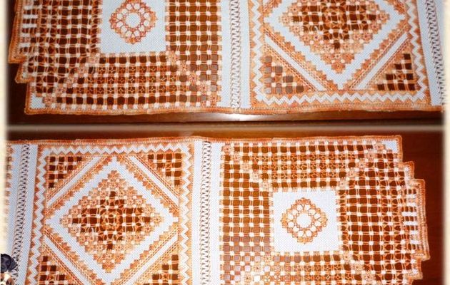 Mon napperon avec motif "Acerico" de Mamen est FINI