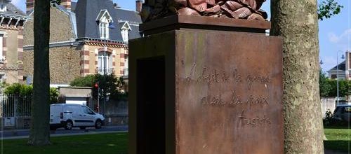 Ville de Rambouillet : La colonne du Souvenir de Anne Deltour