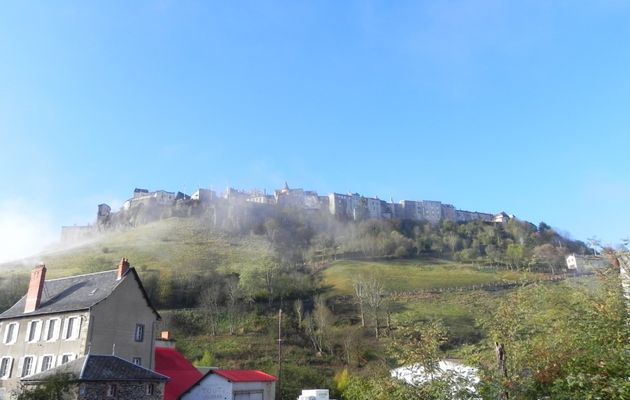 SAINT-FLOUR DANS LE CANTAL