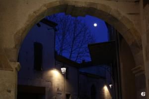 La Lune sous les cornières