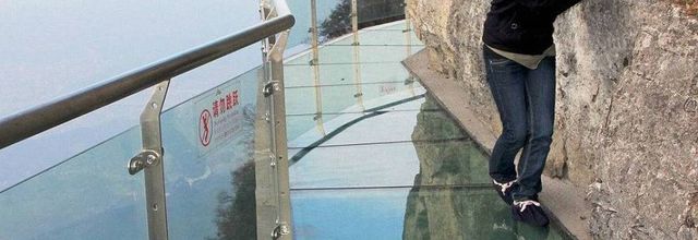 Insolite 2:  Si vous avez le vertige, alors ce pont va vous faire froid dans le dos !