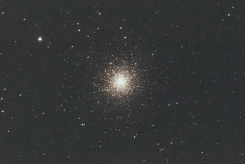 Première prise de vue de l'amas d'Hercule M13
