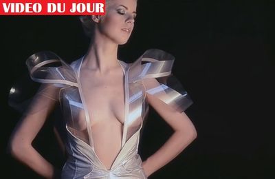 ''INTIMACY 2.0'' : La robe qui devient transparente si votre coeur accélère