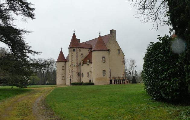 NASSIGNY - Son Chateau et son Eglise