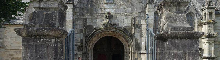 Images de Bretagne – L'église de Lampaul-Guimiliau