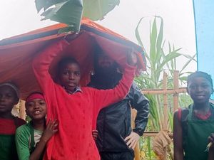 Chers amis, une semaine s’est écoulée depuis notre arrivée à Kigali et quelle semaine! Entre le choc de la guerre puis la paix puis la réalité du terrain, ce début de mission a été intense! 
