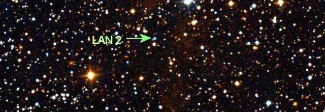 Une étrange nébulosité entourant une étoile UV: Fe 7